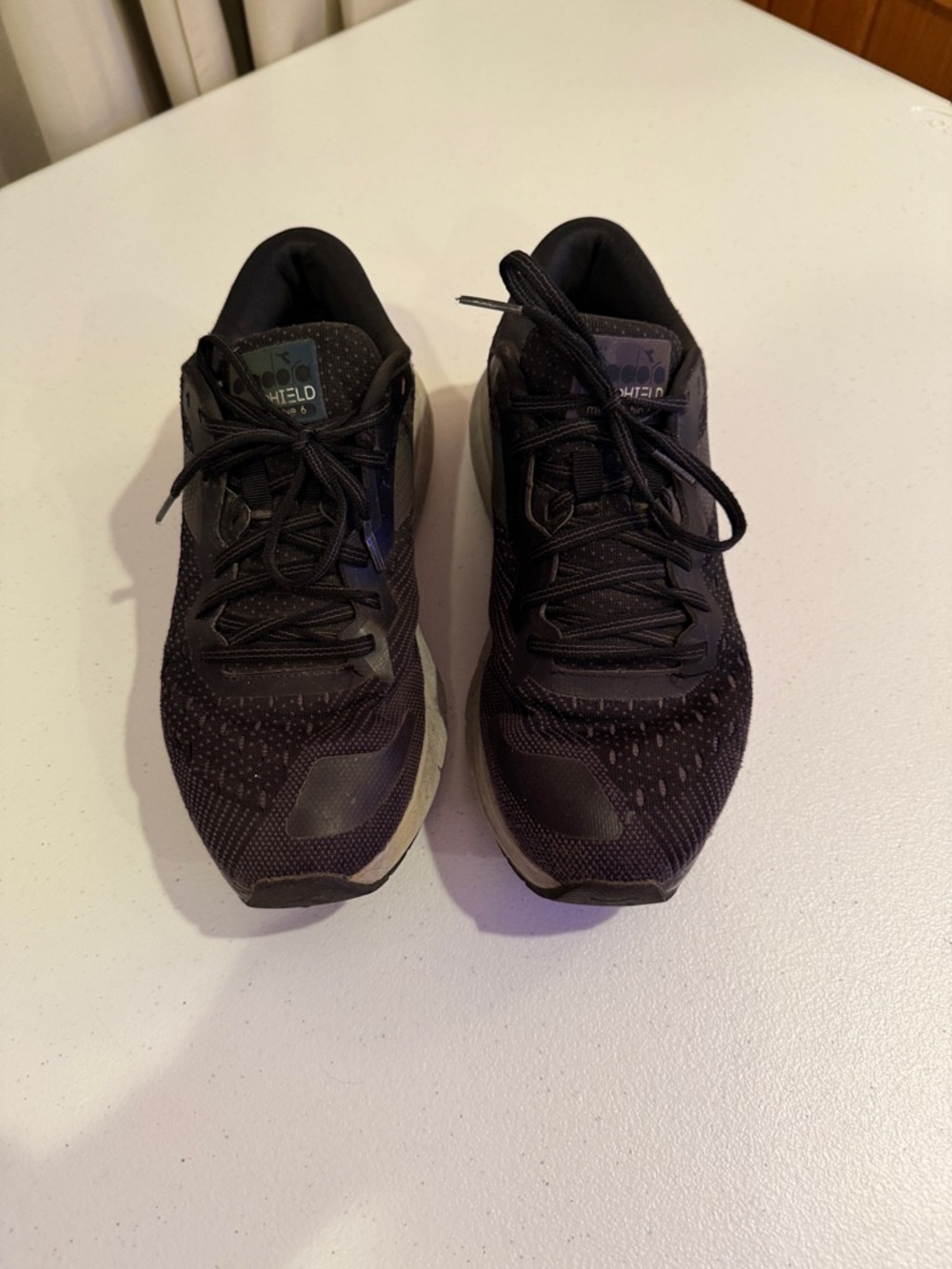 Diadora women Black Athletic Running Shoes 7.5 US